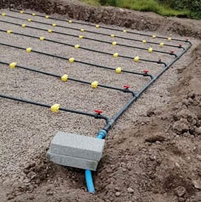 Pump system low pressure pipe